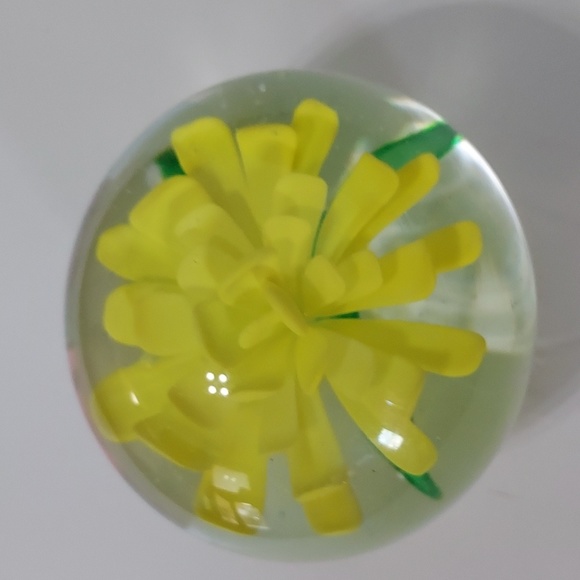Yellow Flower Paperweight,OS,GUC - Picture 7 of 9